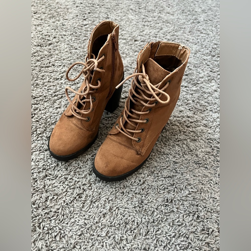 Tan side zip suede chunky heeled boots - Picture 2 of 7